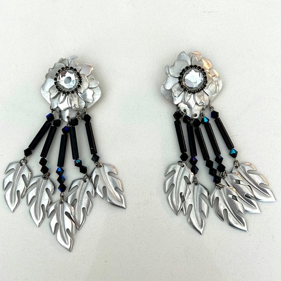 Vintage 70s Clip Earrings floral and feathers native-american inspired - Picture 2 of 8